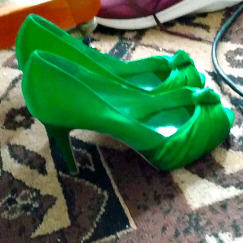 Green rsvp high heels leather sole